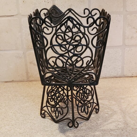 Southern Living at Home Rosedale Plant Holders Set of 2 Wire Baskets - Picture 6 of 13